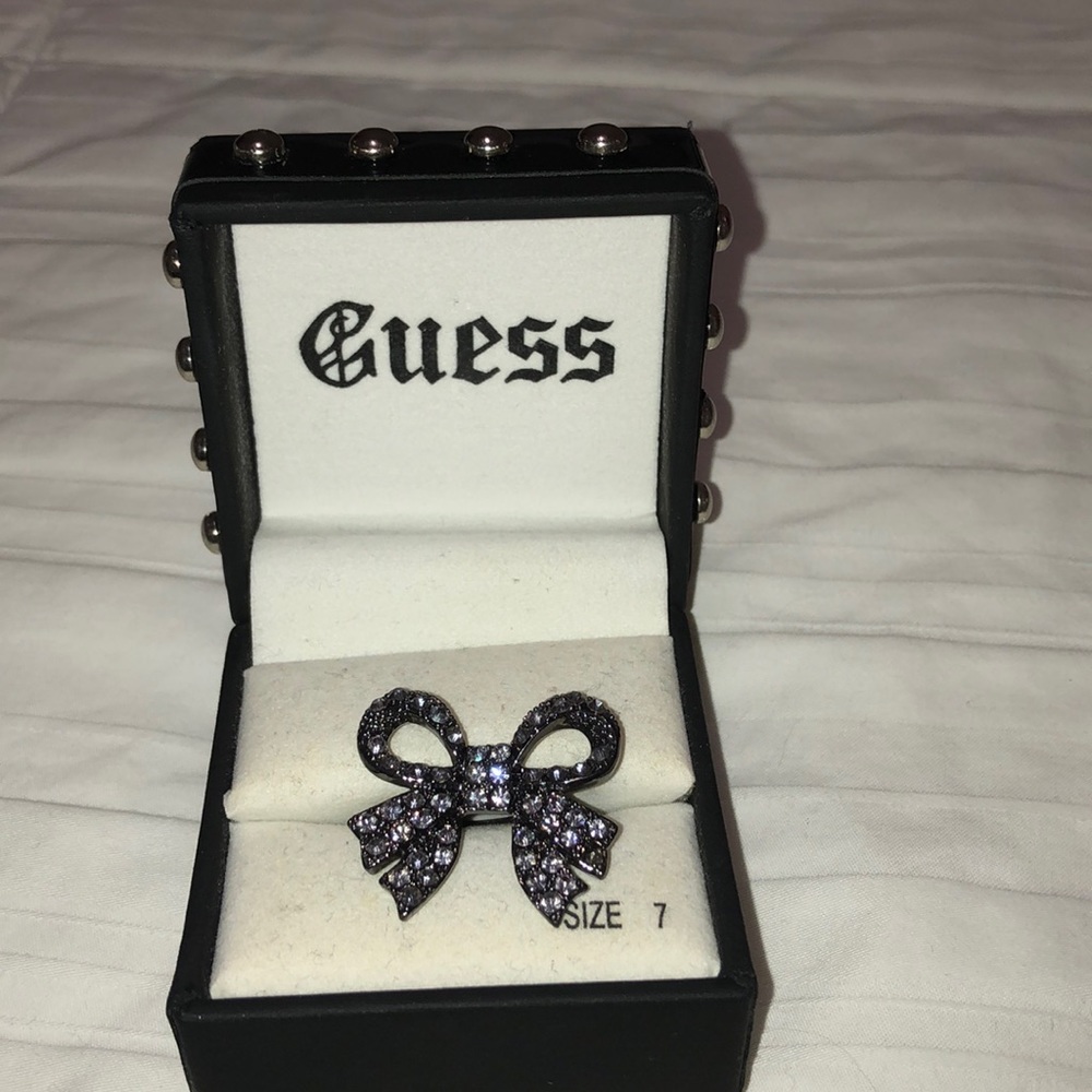 Women’s Guess bow ring